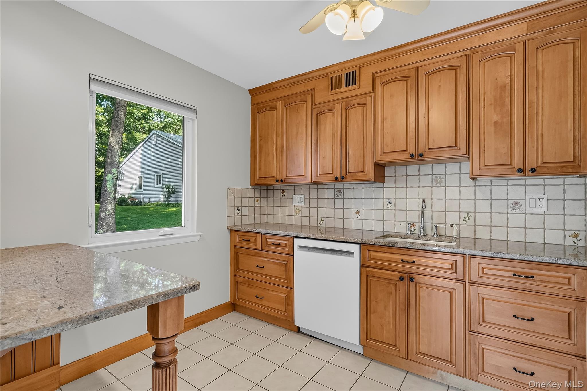 196 Long Hill Drive, Unit B photo 11