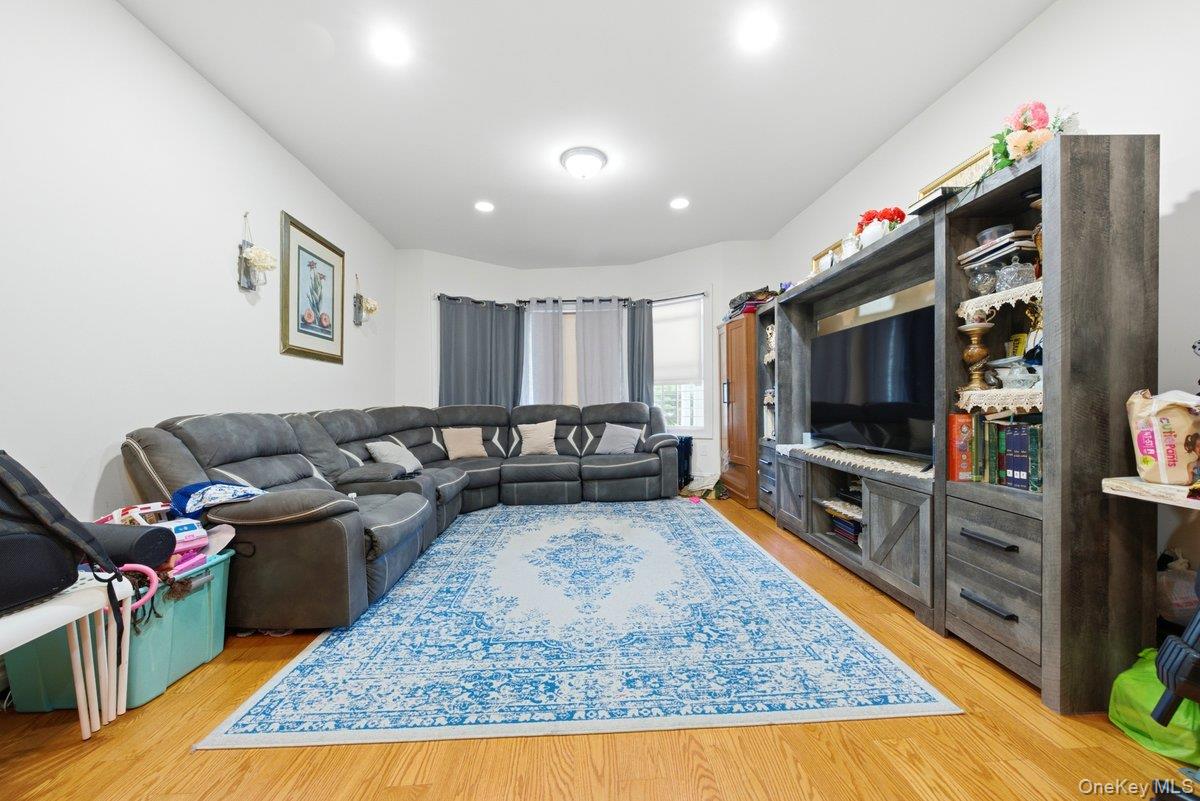 4412 Bronx Boulevard – For Sale photo 13