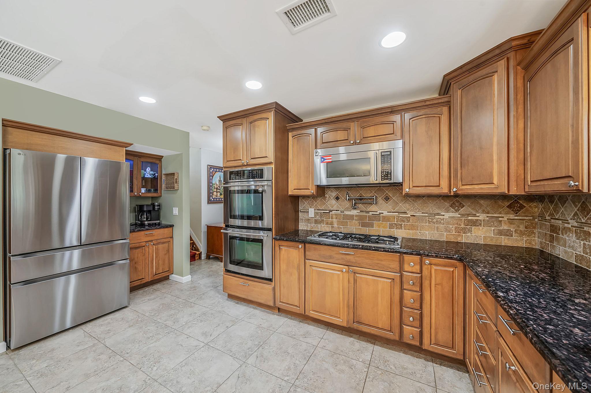 411 Robinson Avenue – For Sale photo 11