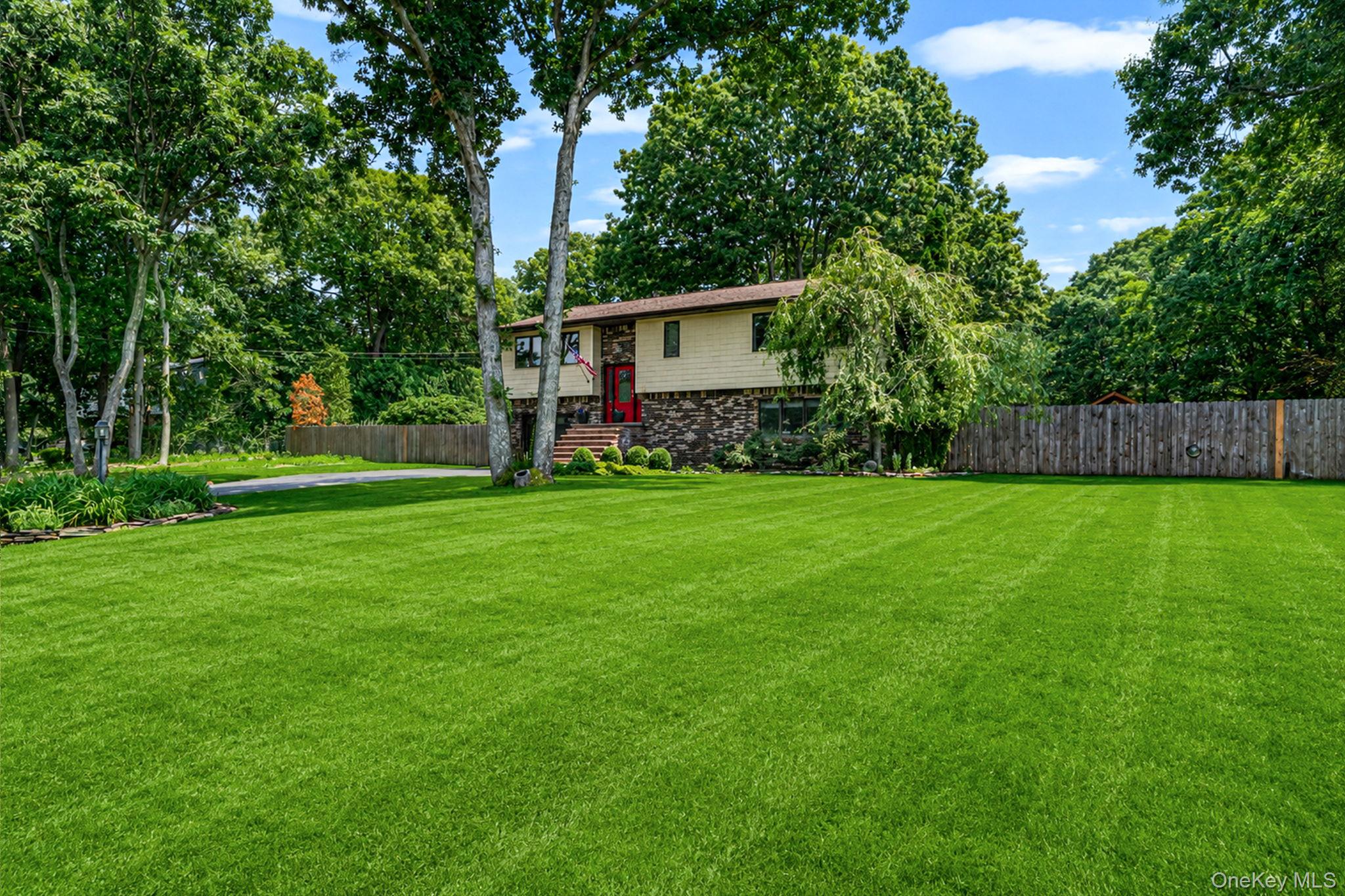 411 Robinson Avenue – For Sale photo 3