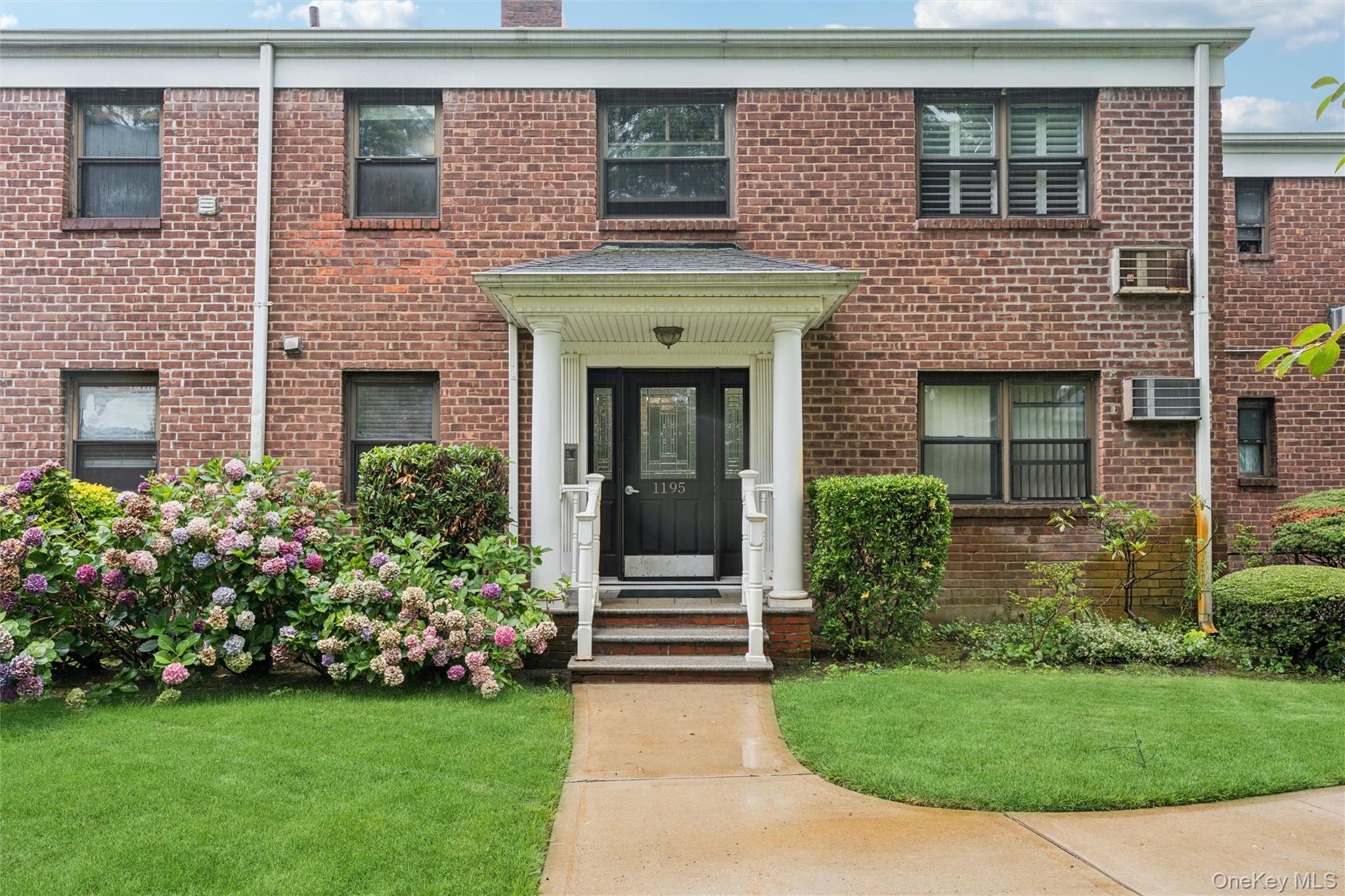 1195 E broadway, Unit L21 photo 2