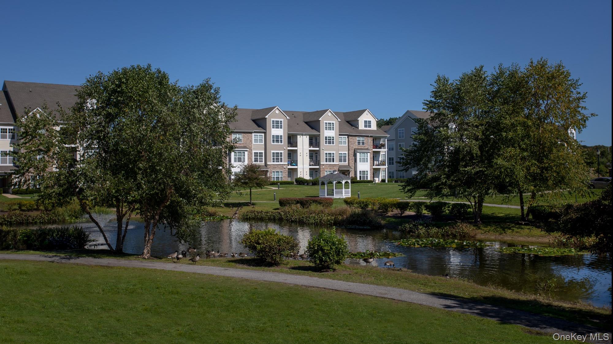 1 Charles Pond Drive, Unit 8-817 photo 4