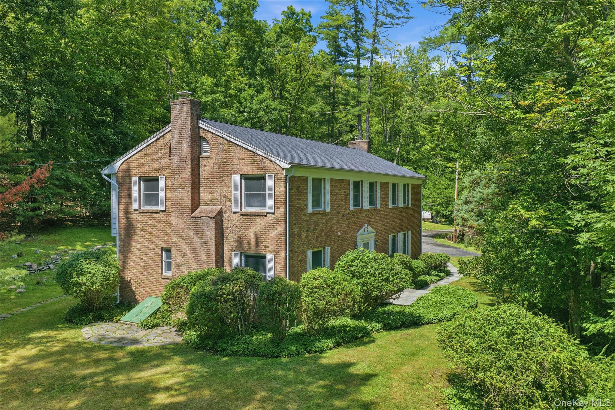 2320 Glasco Turnpike – For Sale