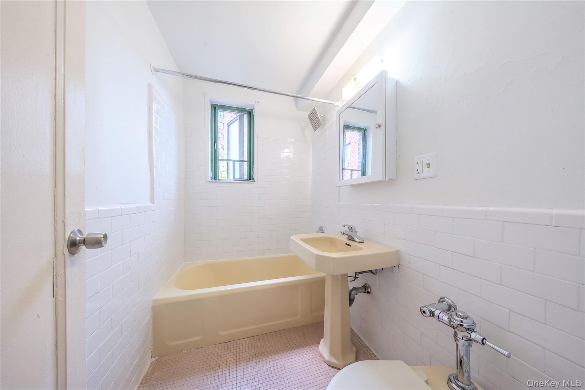 1562 Unionport Road, Unit 3F photo 6