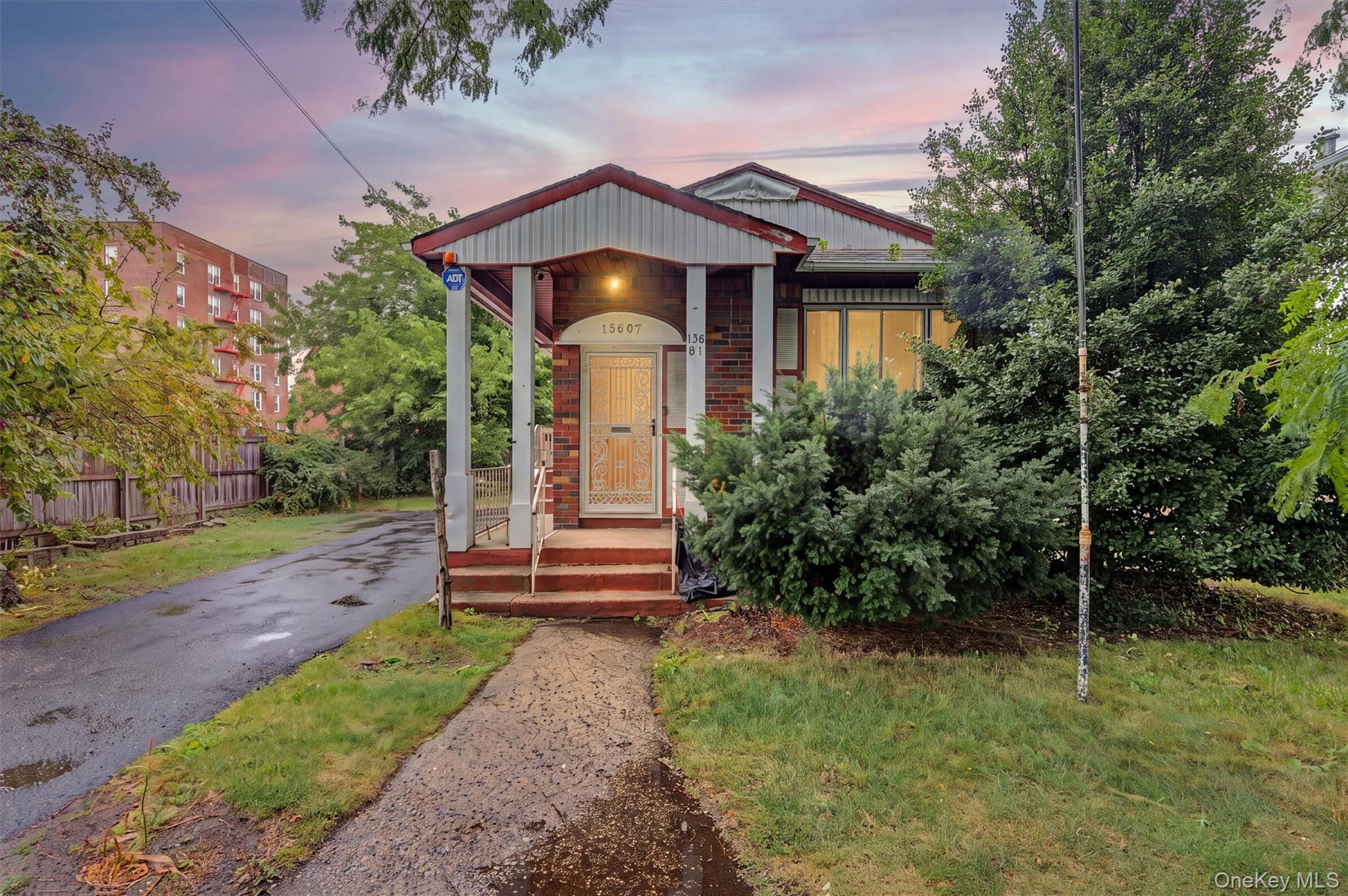 156-07 N Conduit Avenue – For Sale