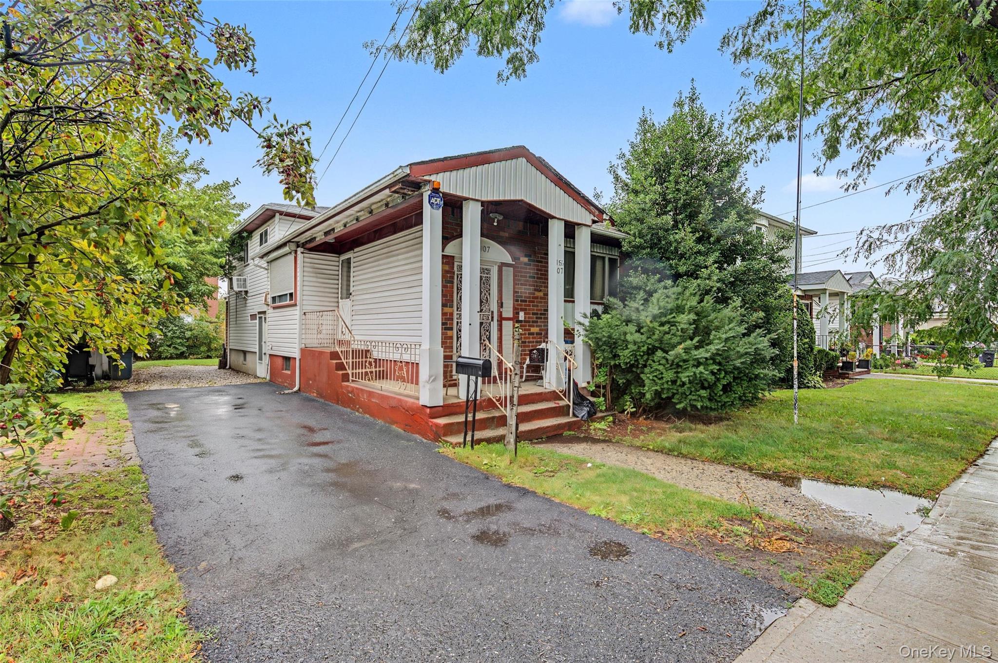 156-07 N Conduit Avenue – For Sale photo 2