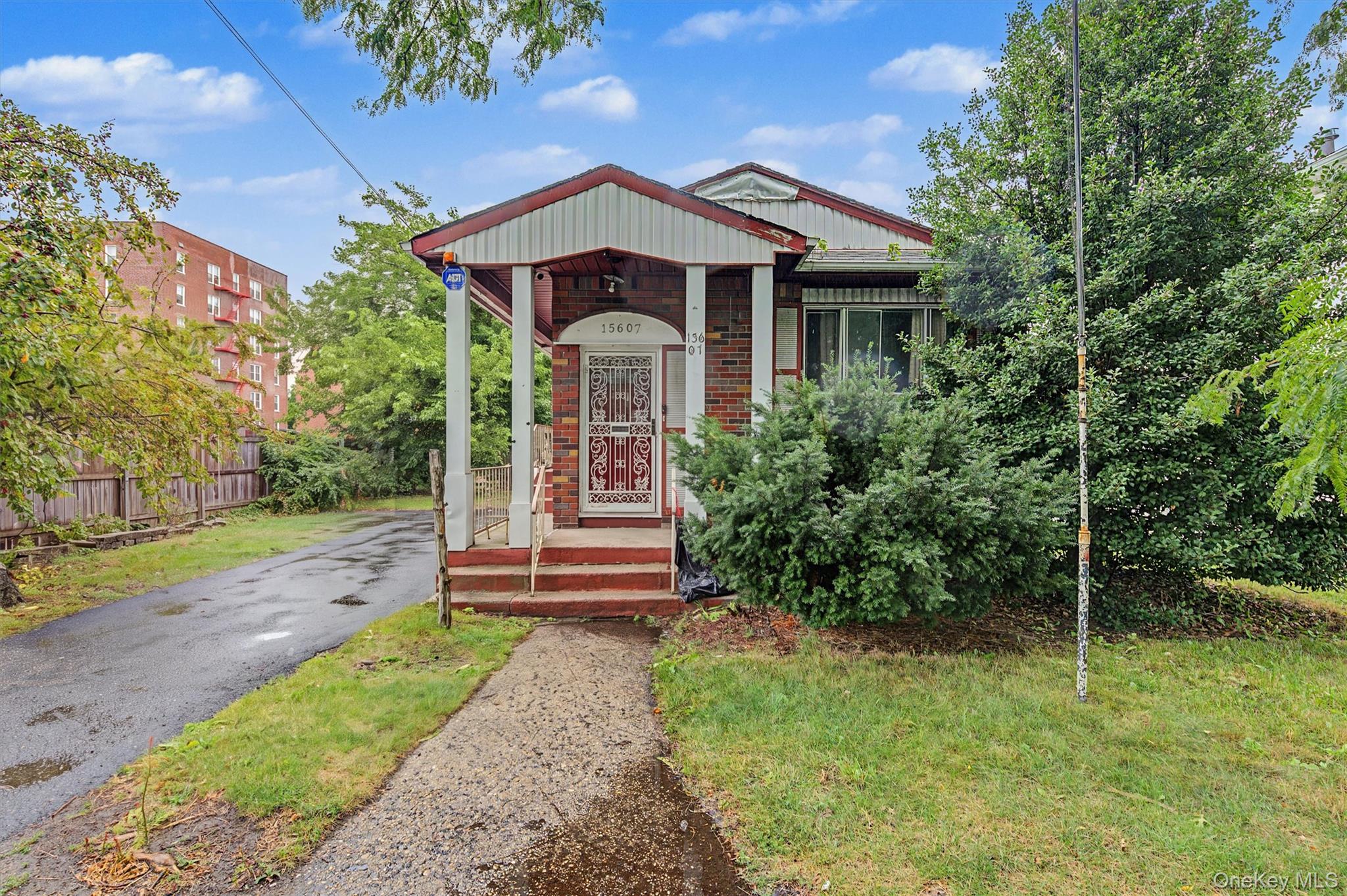 156-07 N Conduit Avenue – For Sale photo 3