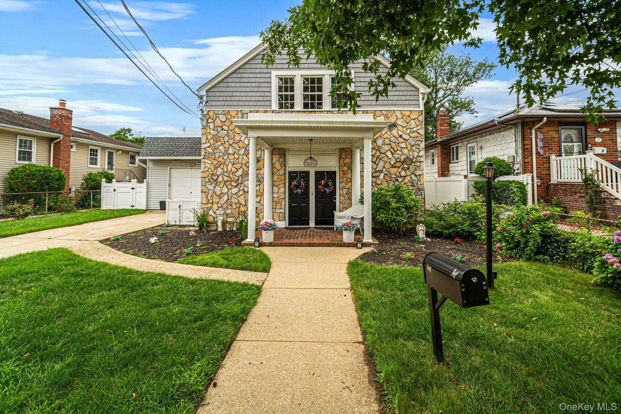 17 Oxford Street – For Sale