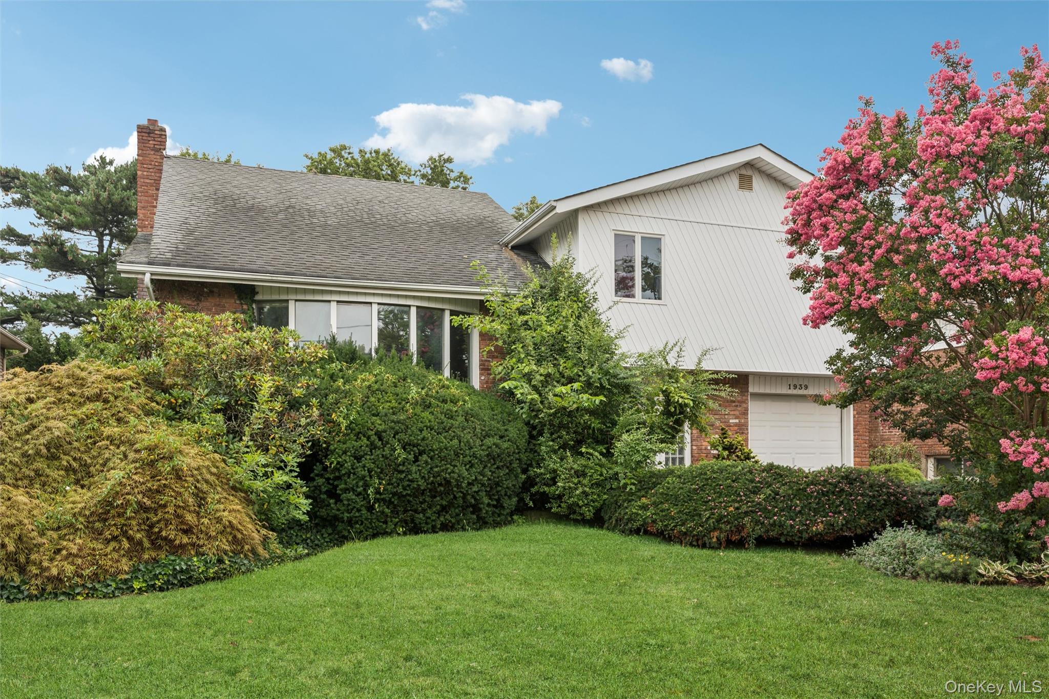 1939 Leonard Lane – For Sale