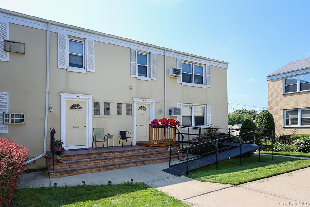 71-11 252 Street, Unit 195B photo 2