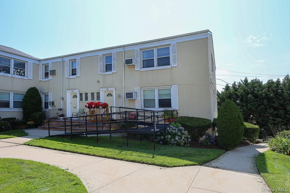 71-11 252 Street, Unit 195B photo 4