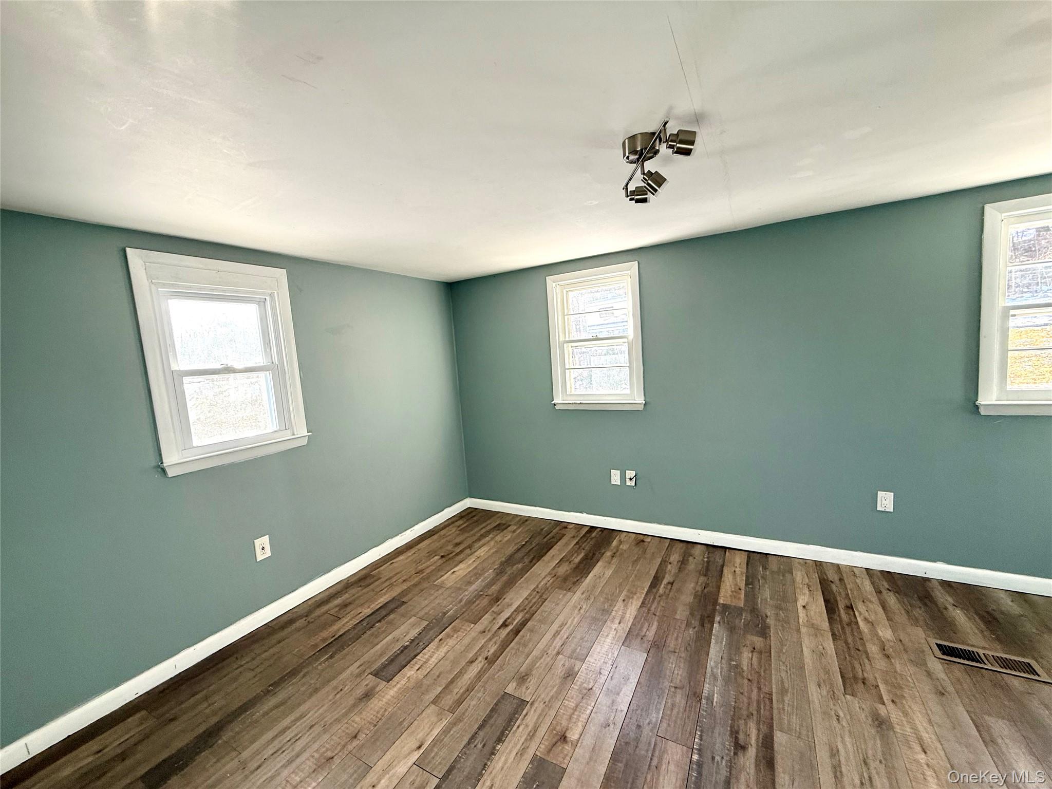 14-16 Glen Hill – For Sale photo 24