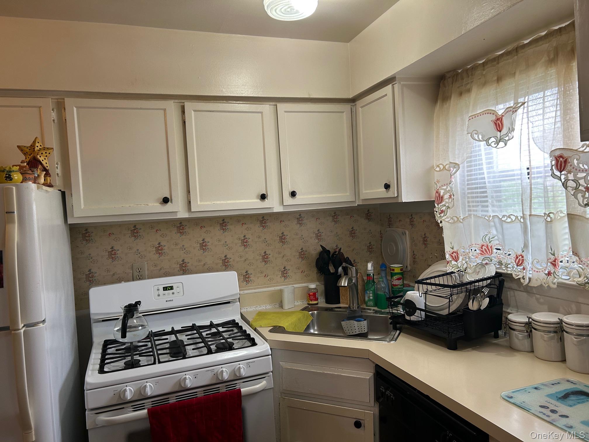 107 Sneden Place W, Unit 107 photo 5