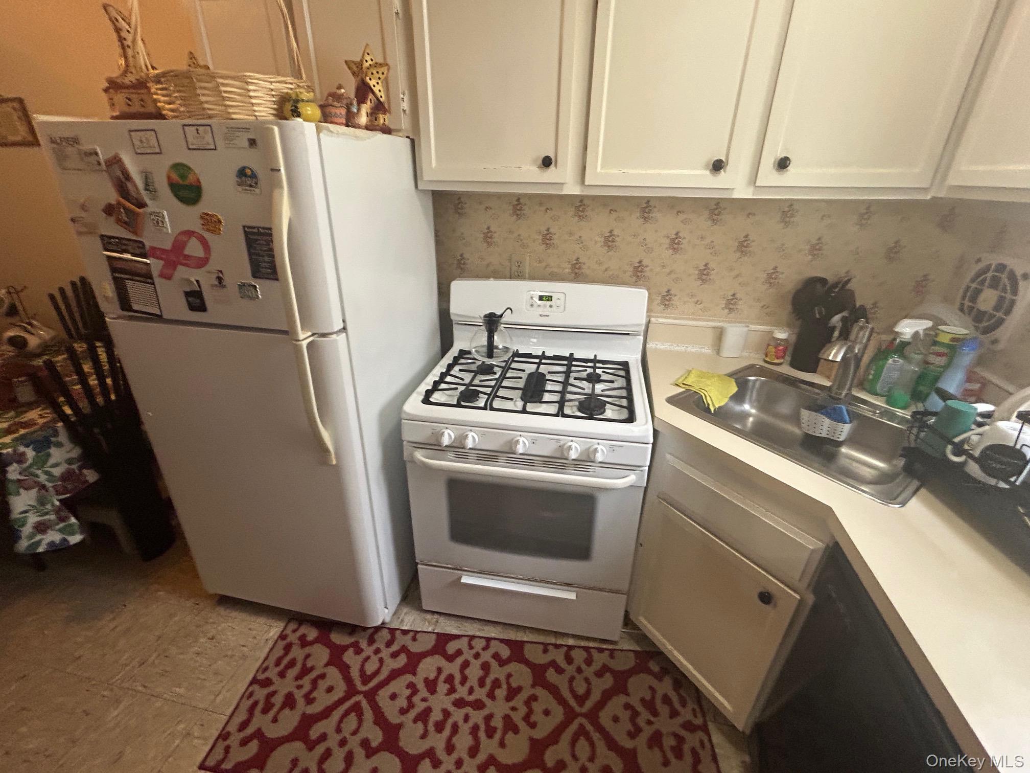 107 Sneden Place W, Unit 107 photo 2