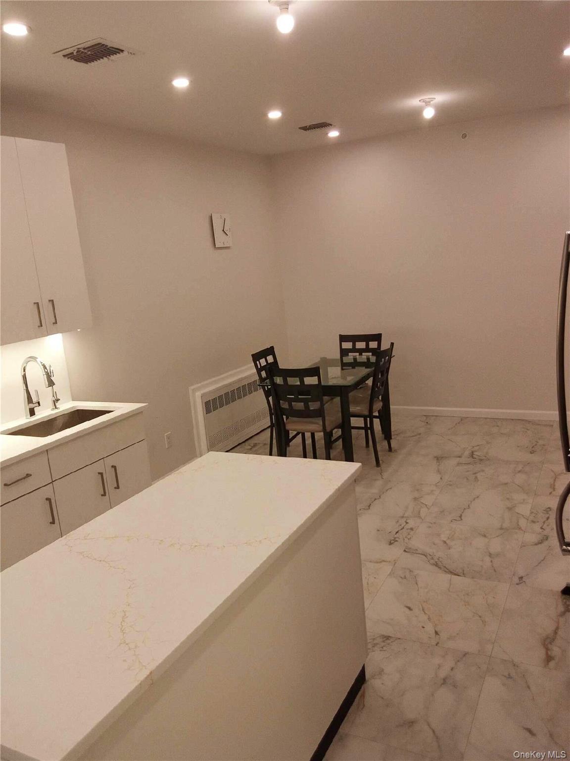 6 Amsterdam, Unit 304 photo 7