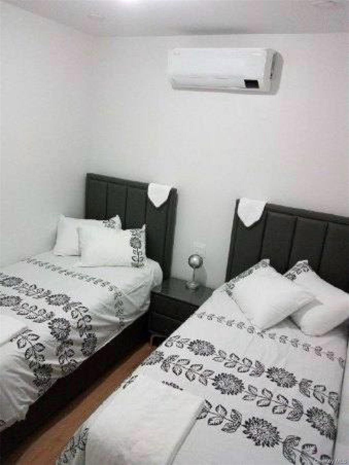 6 Amsterdam, Unit 304 photo 9