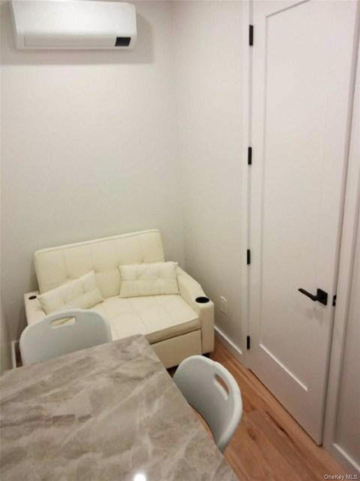 6 Amsterdam, Unit 304 photo 8