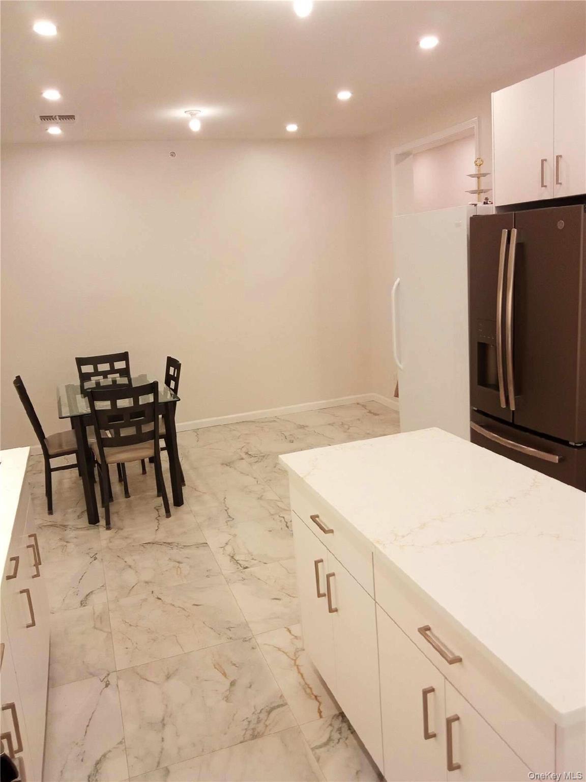 6 Amsterdam, Unit 304 photo 4