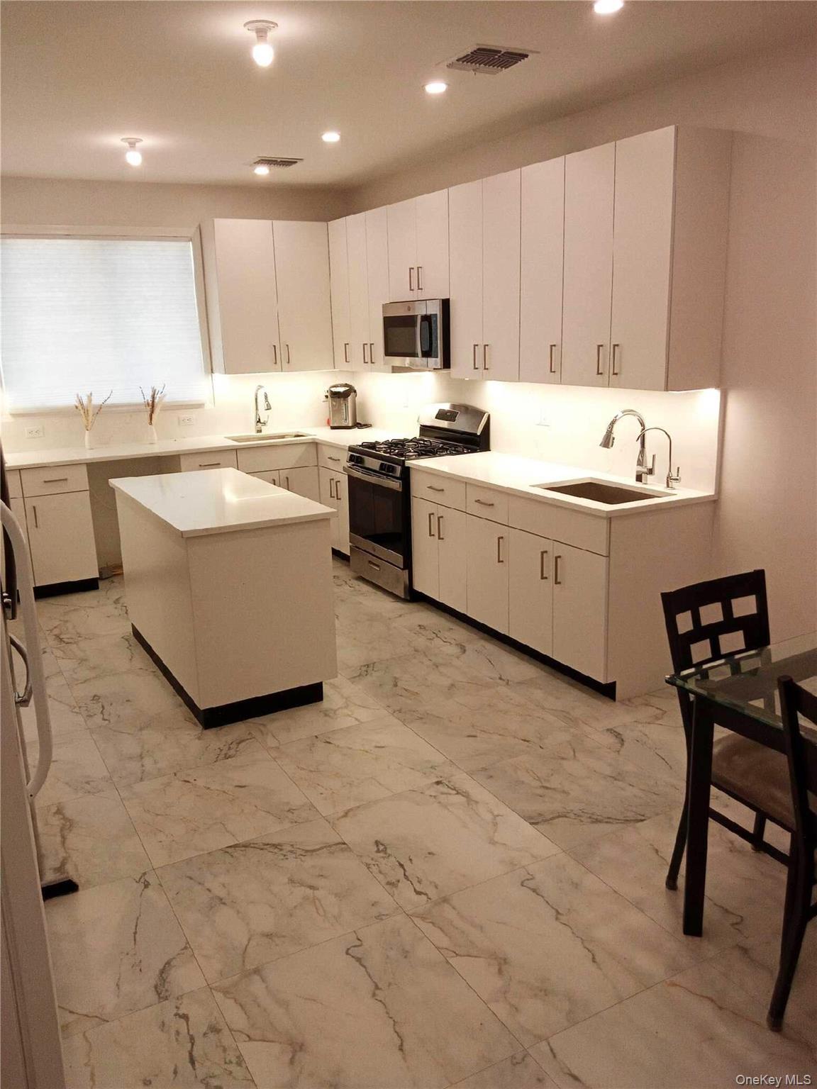 6 Amsterdam, Unit 304 photo 6