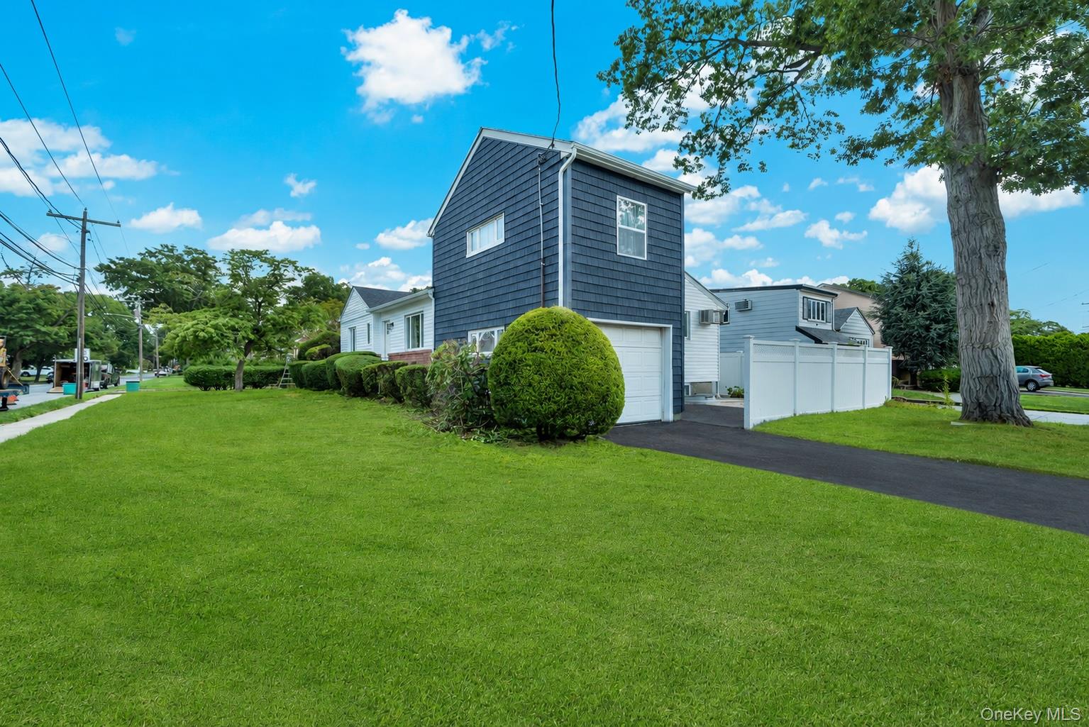 1980 Cameron Avenue – For Sale photo 4