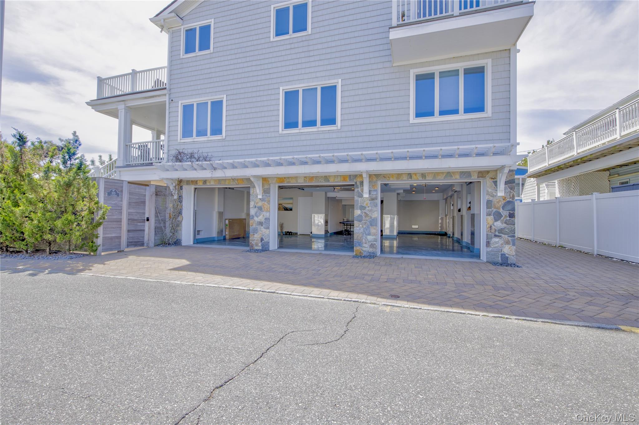 879 Oceanfront – For Sale photo 46