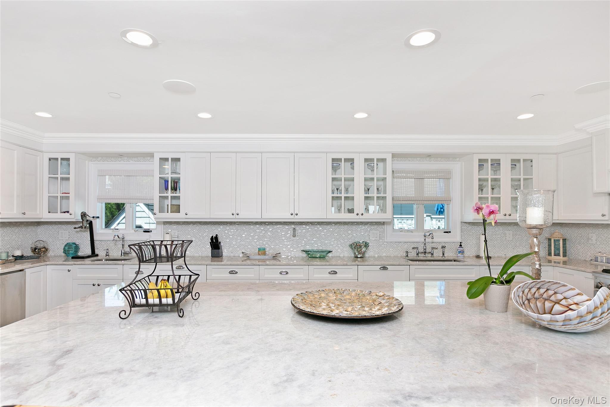 879 Oceanfront – For Sale photo 4