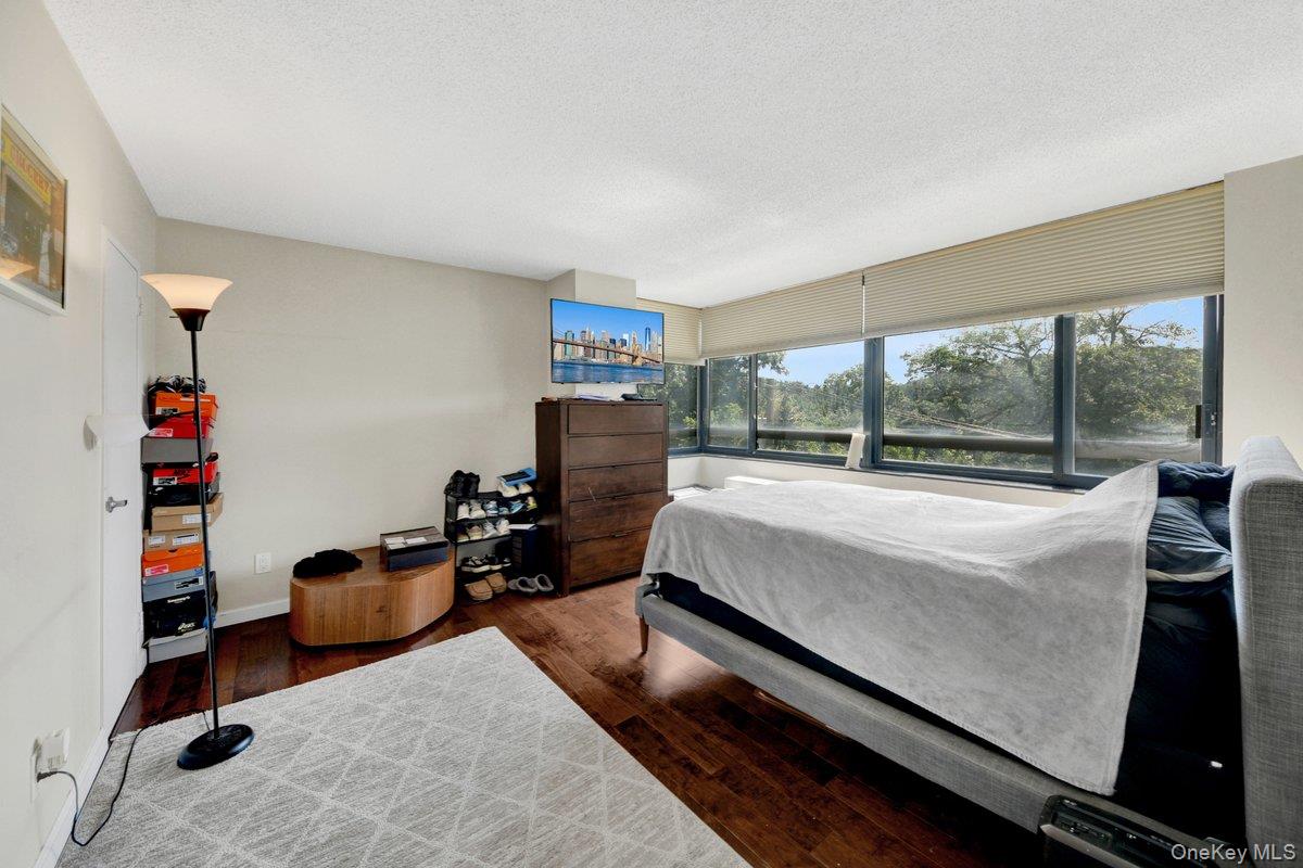 2287 Johnson Avenue, Unit 4F photo 7