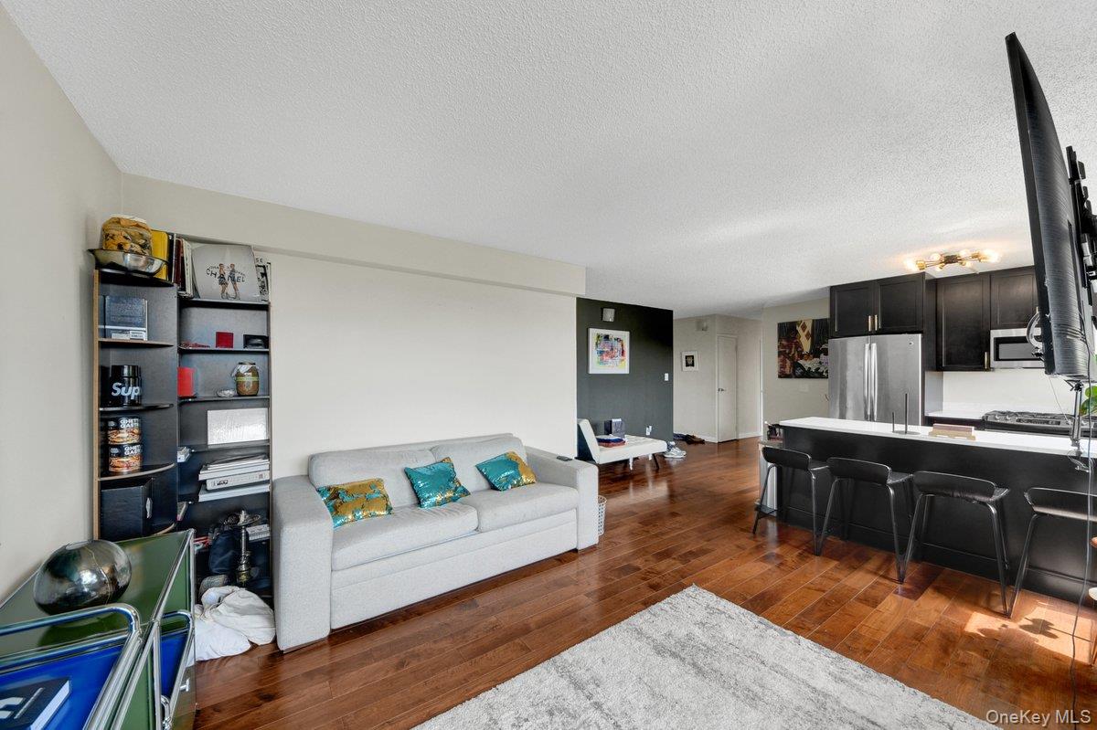 2287 Johnson Avenue, Unit 4F photo 5