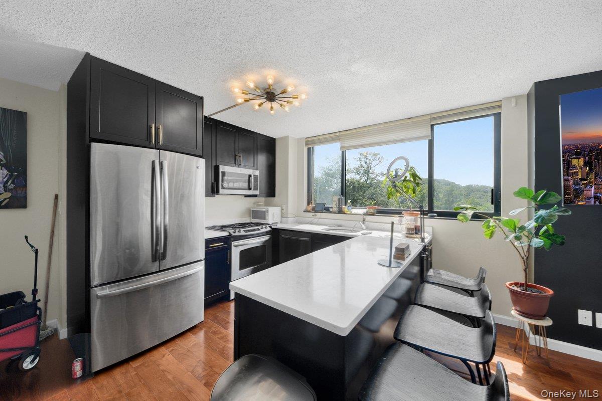 2287 Johnson Avenue, Unit 4F photo 2