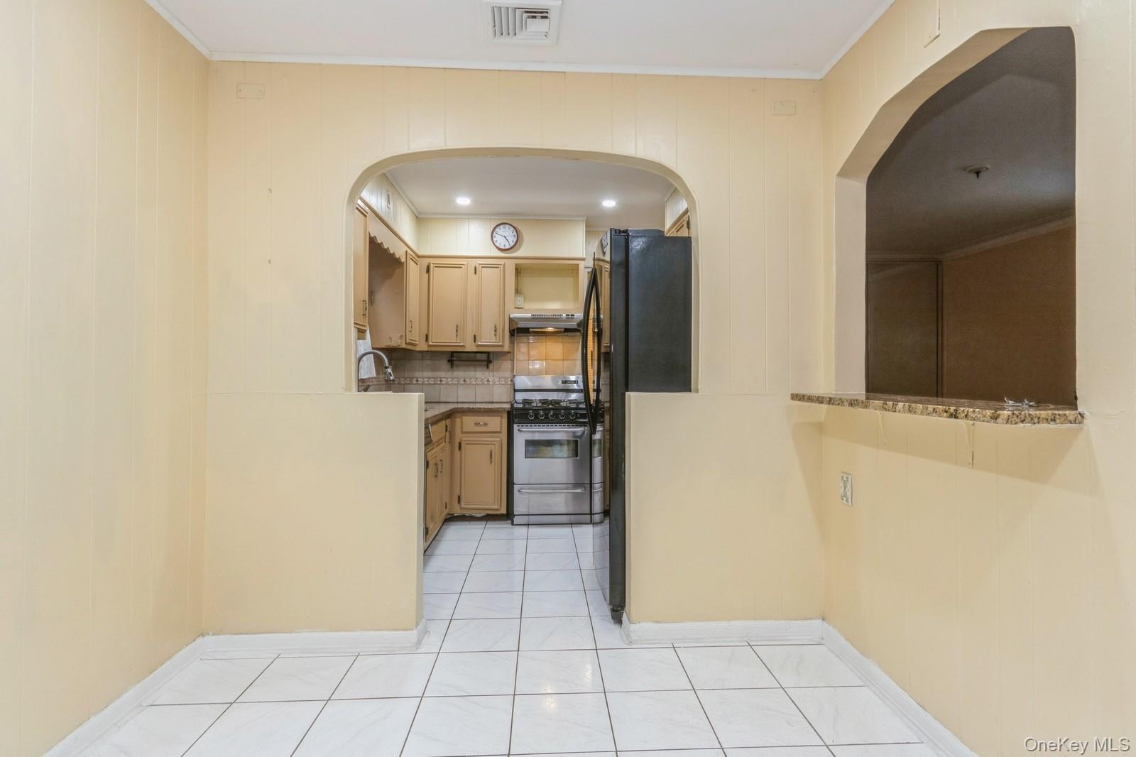4121 Grace Avenue – For Sale photo 4