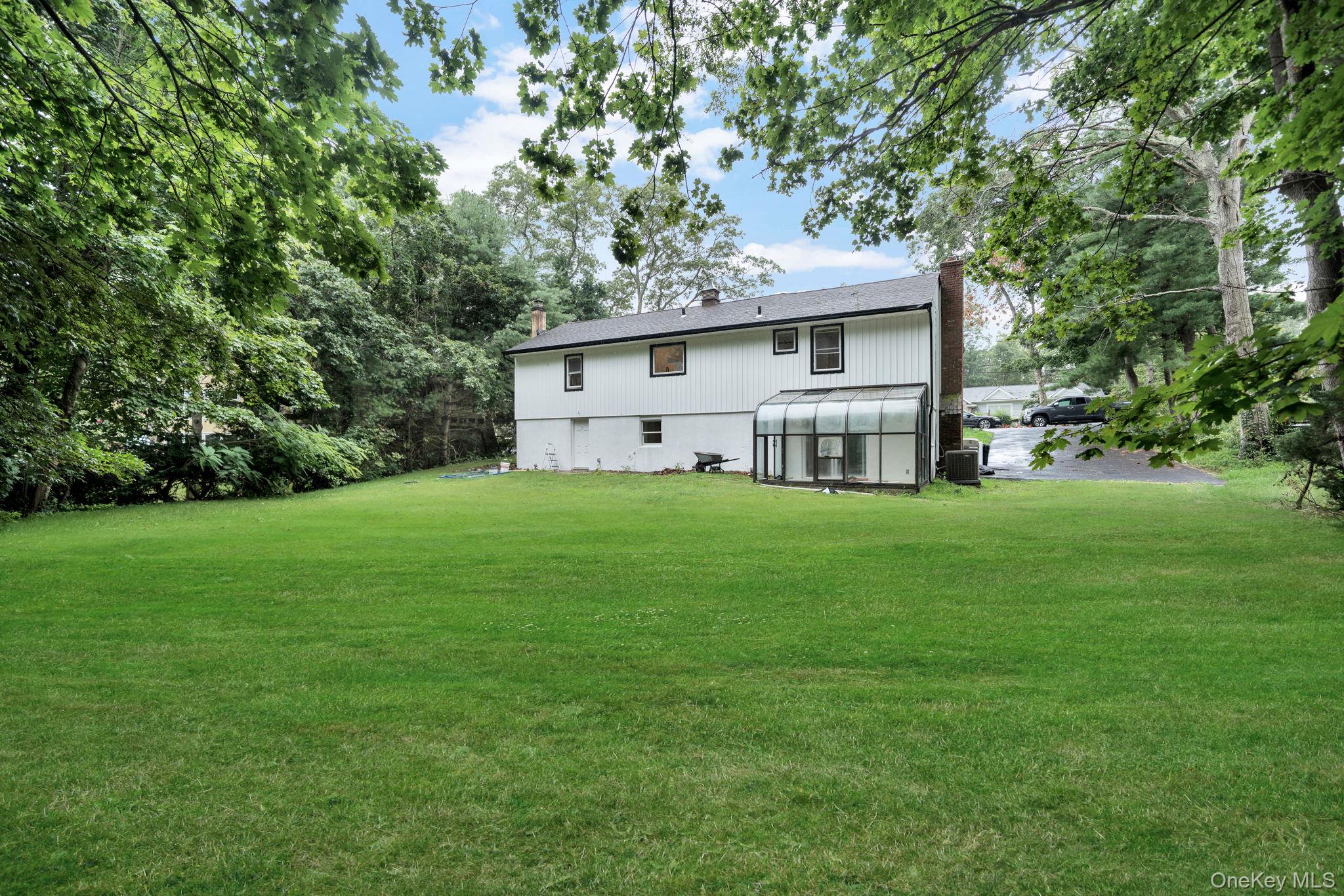 7 Weinmann Boulevard – For Sale photo 3