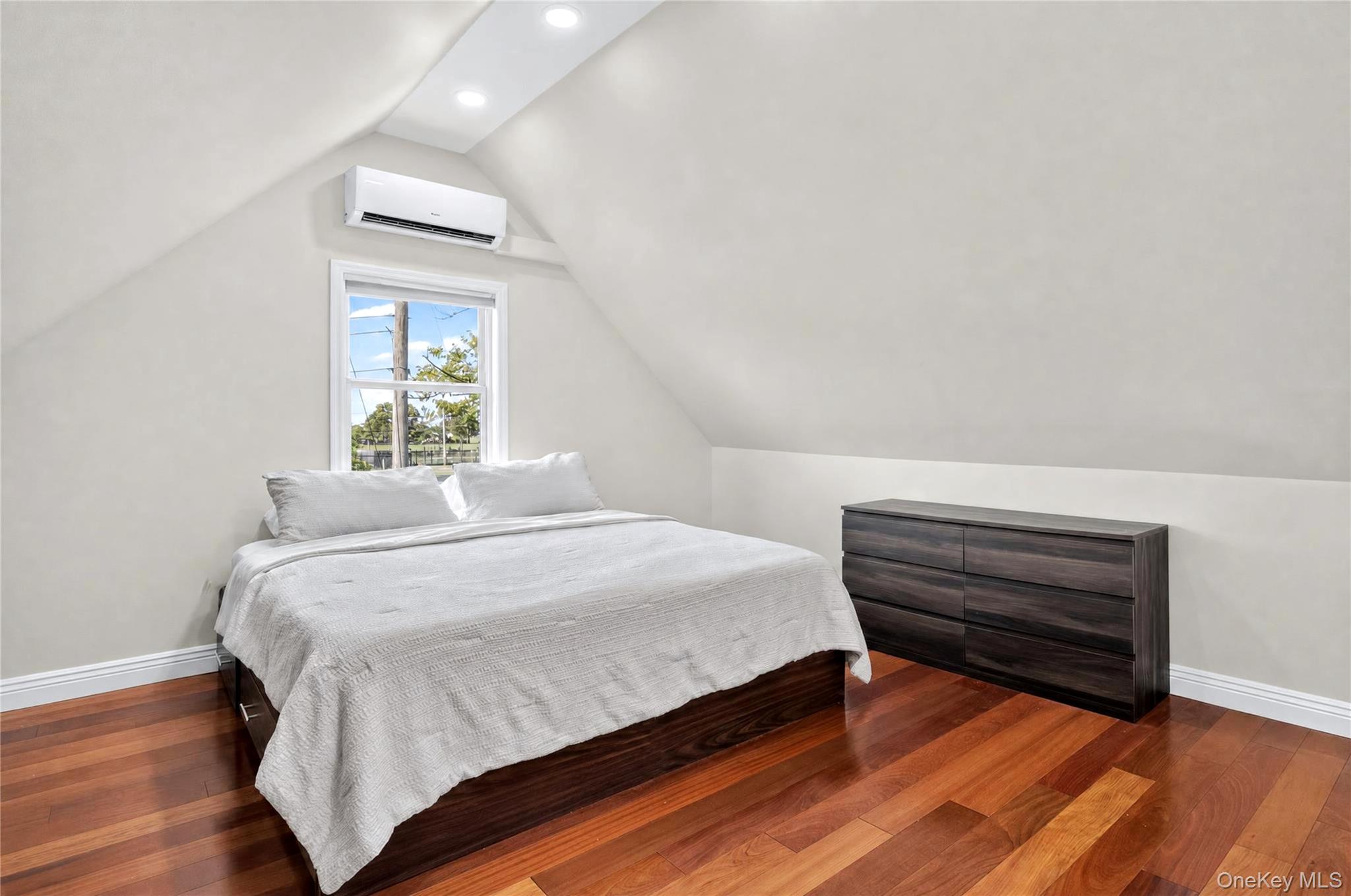 16 Dewey Street E – For Sale photo 24