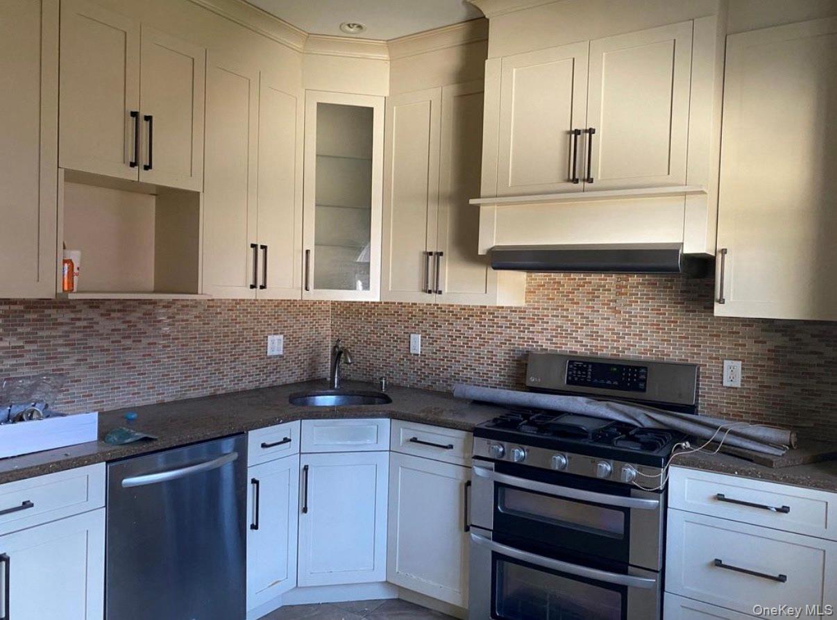 4122 163rd Street – For Sale photo 8