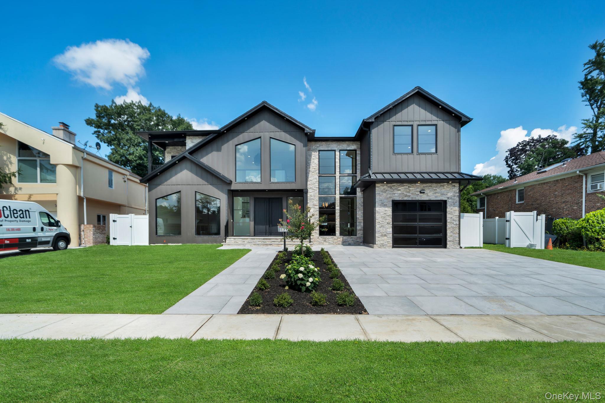 1931 Stratford Drive – For Sale