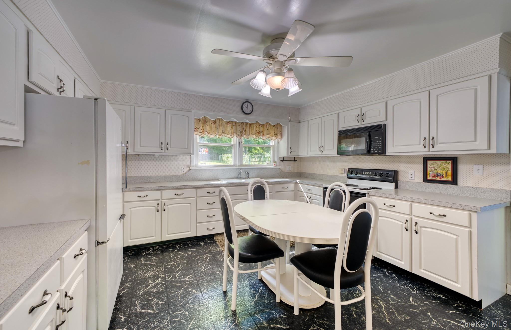 7 Old Mine Road – For Rent photo 11