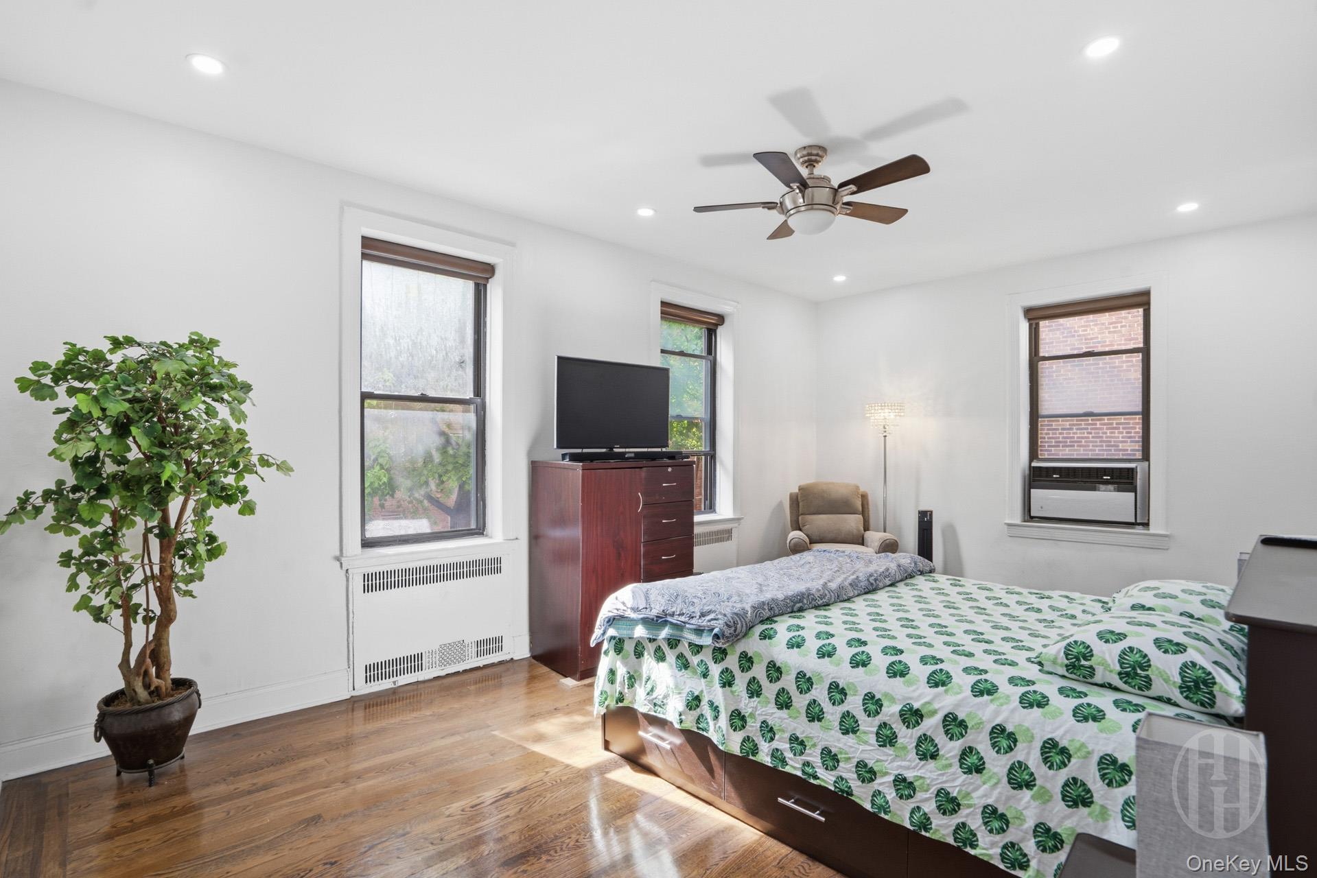 3545 81st Street, Unit B5 photo 4