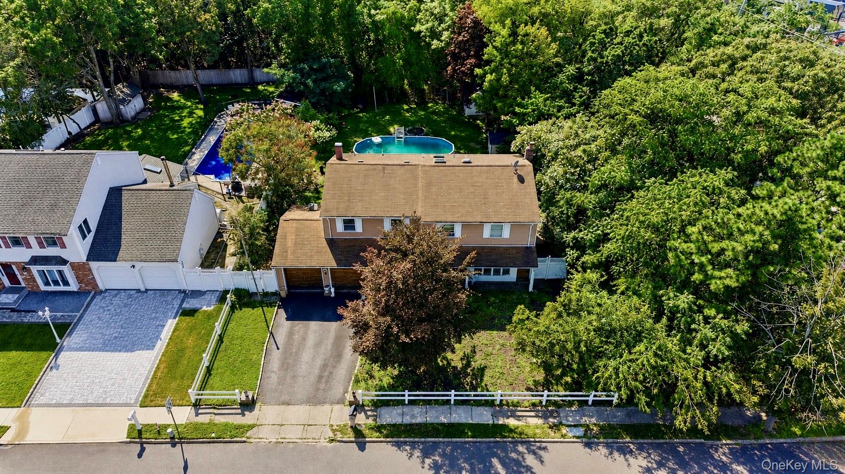 8 Singingwood Drive – For Sale photo 2