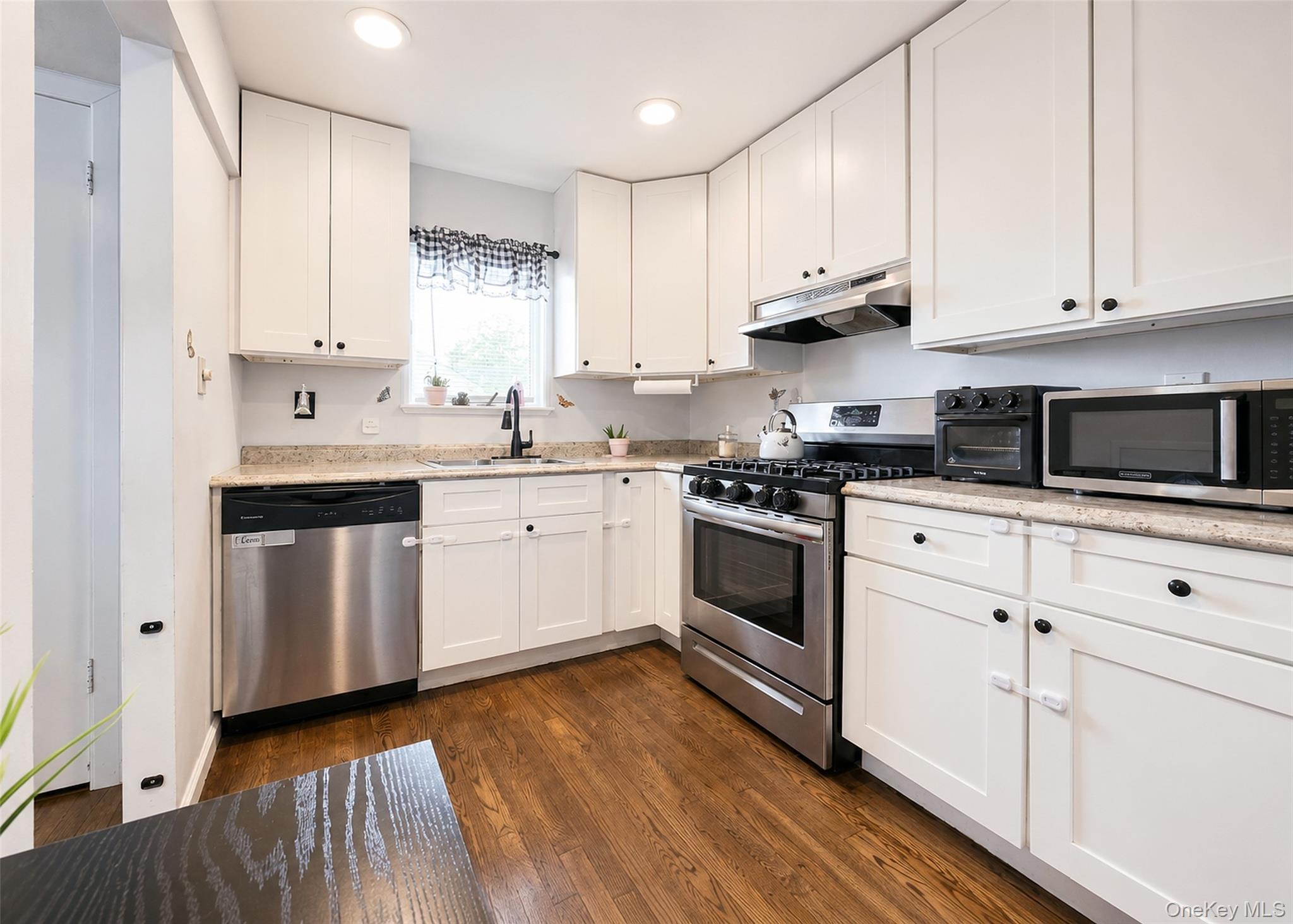 11 Farragut Avenue – For Sale photo 4
