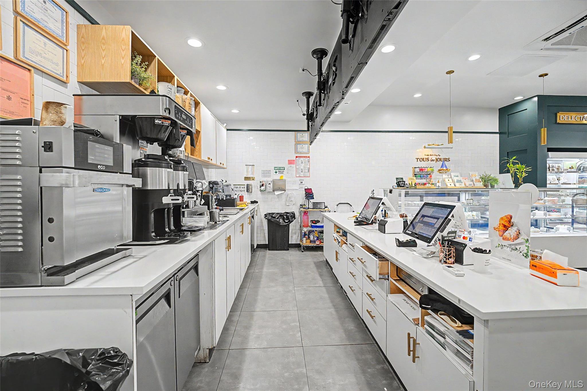 41 Great Neck Rd – For Sale photo 10