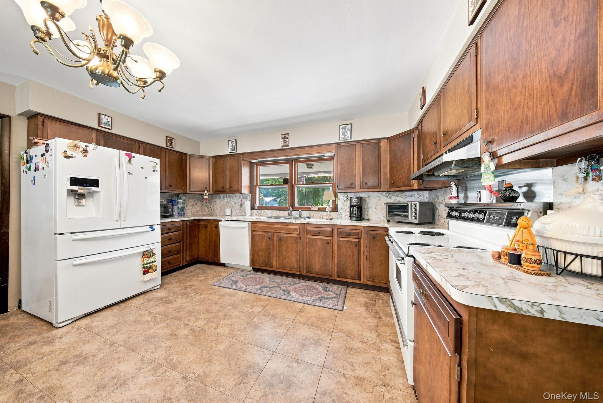 492 White Road – For Sale photo 11