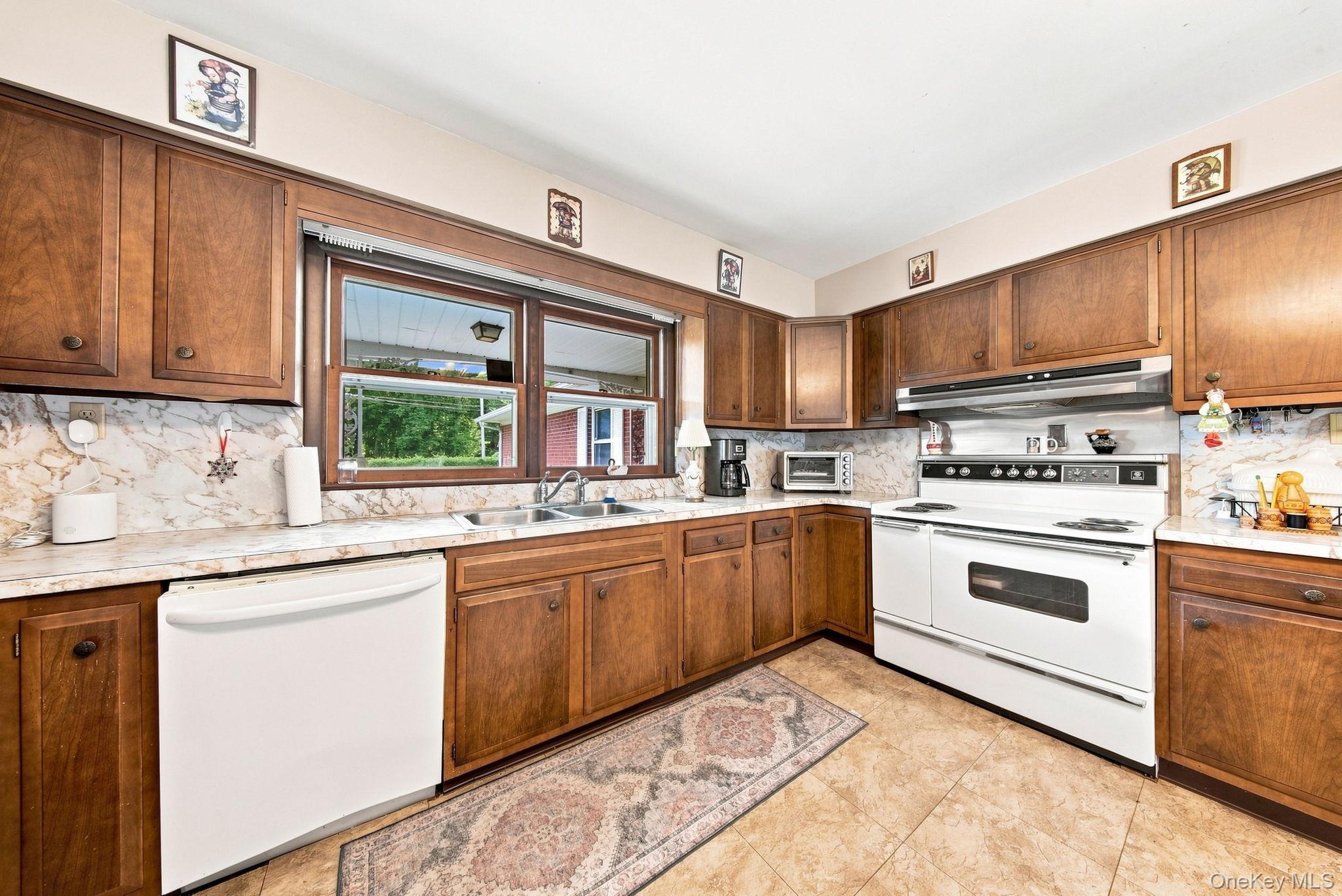 492 White Road – For Sale photo 9