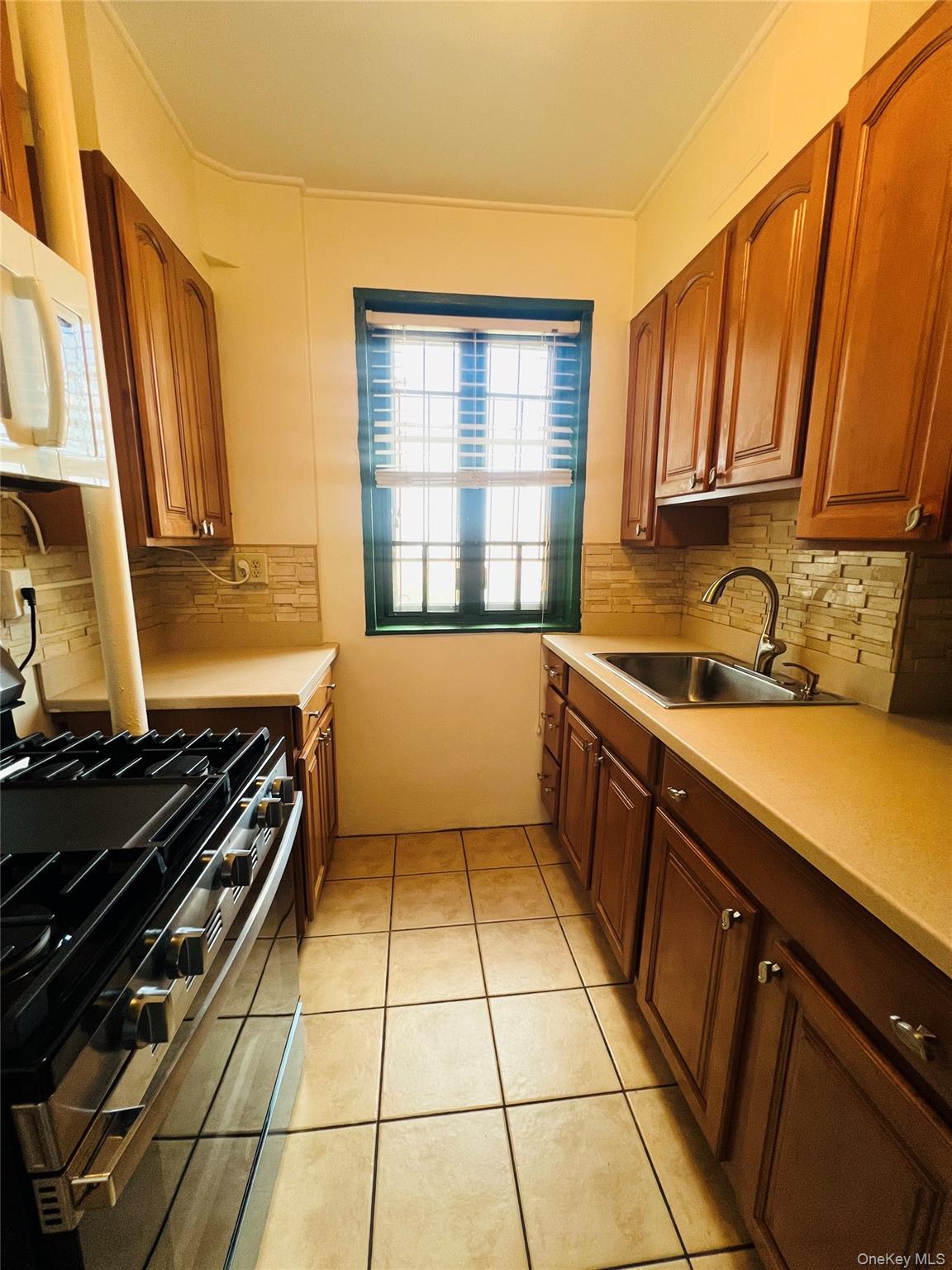 1595 Unionport Road, Unit 11A photo 4