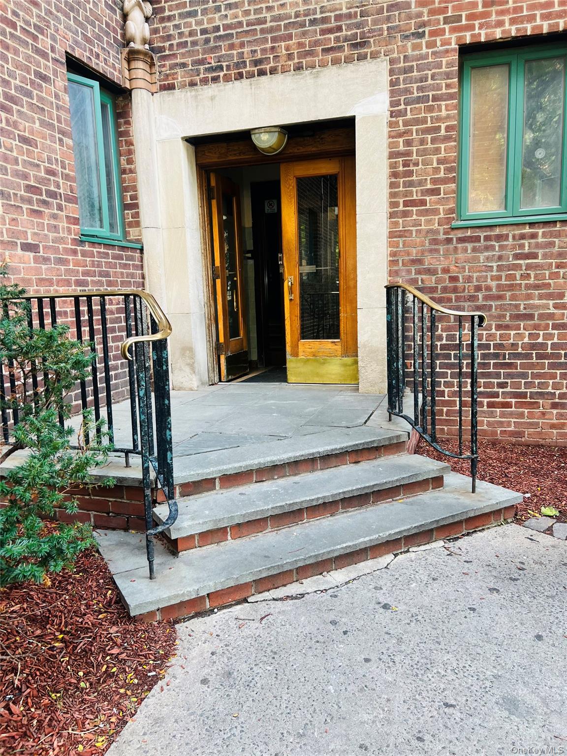 1595 Unionport Road, Unit 11A photo 2