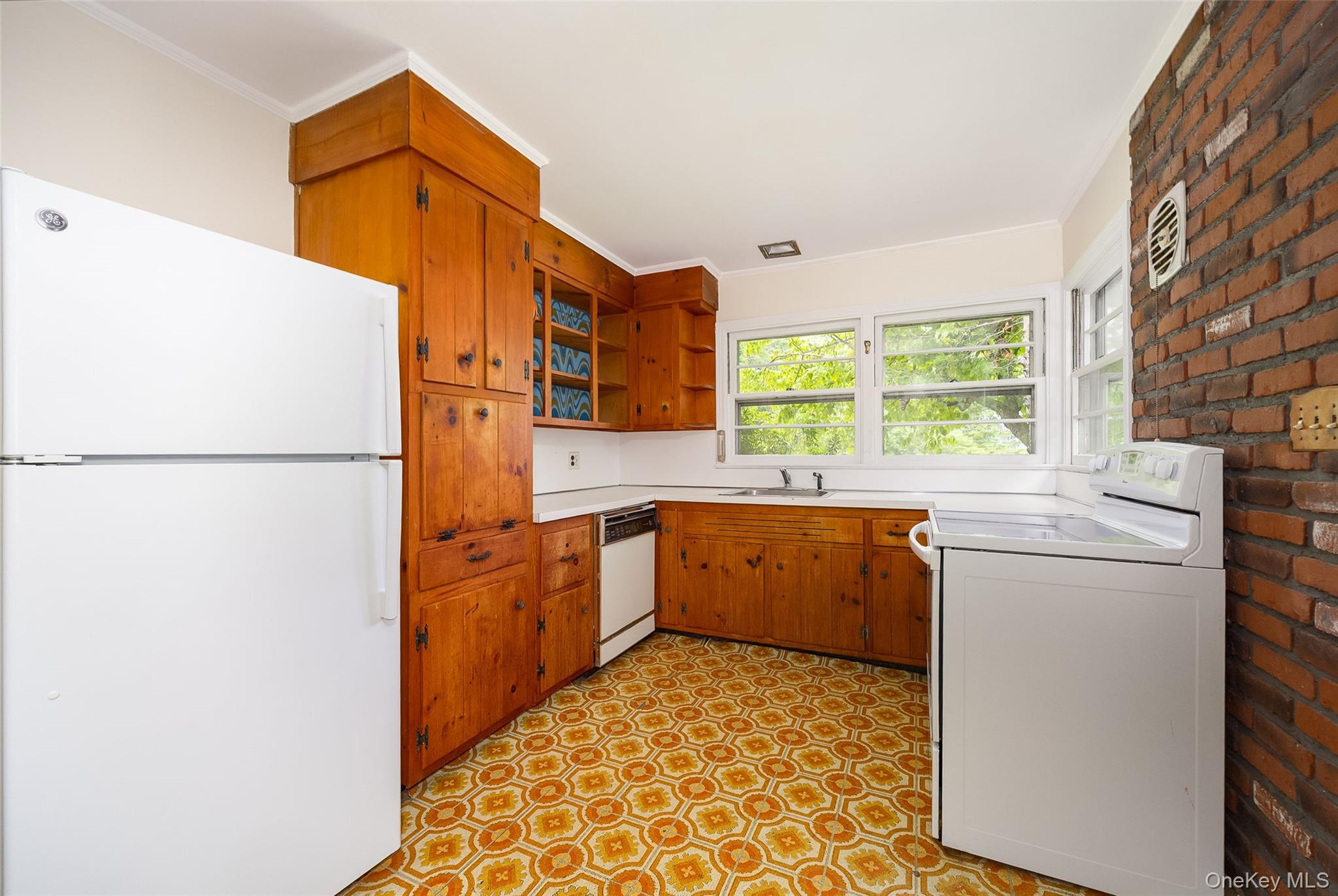 18 Flower Hill Road – For Sale photo 5