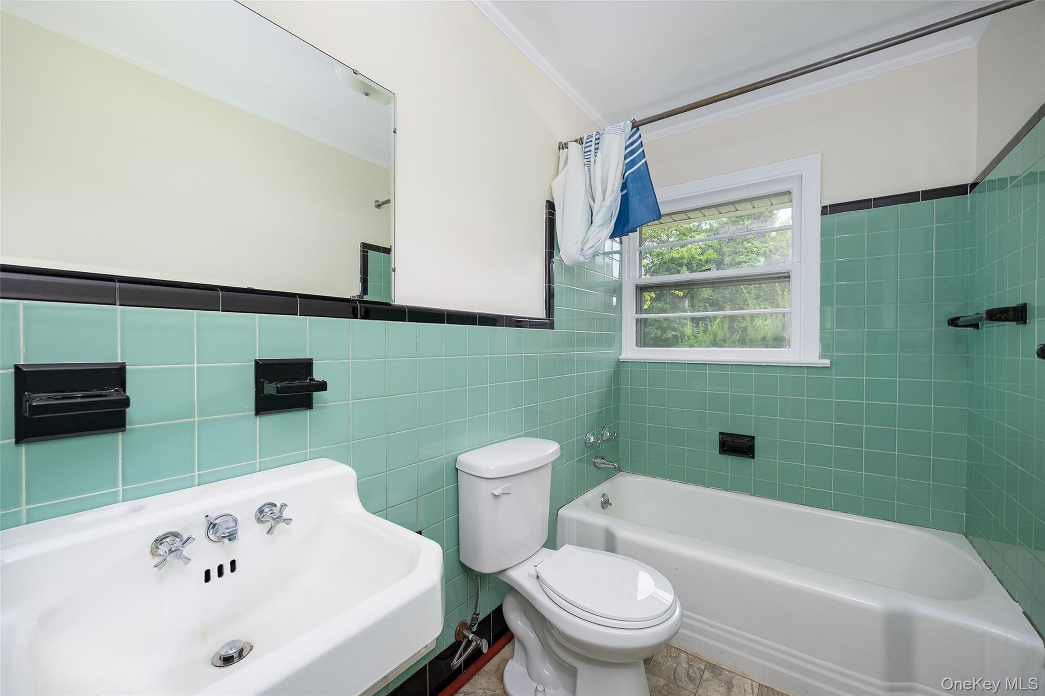 18 Flower Hill Road – For Sale photo 17