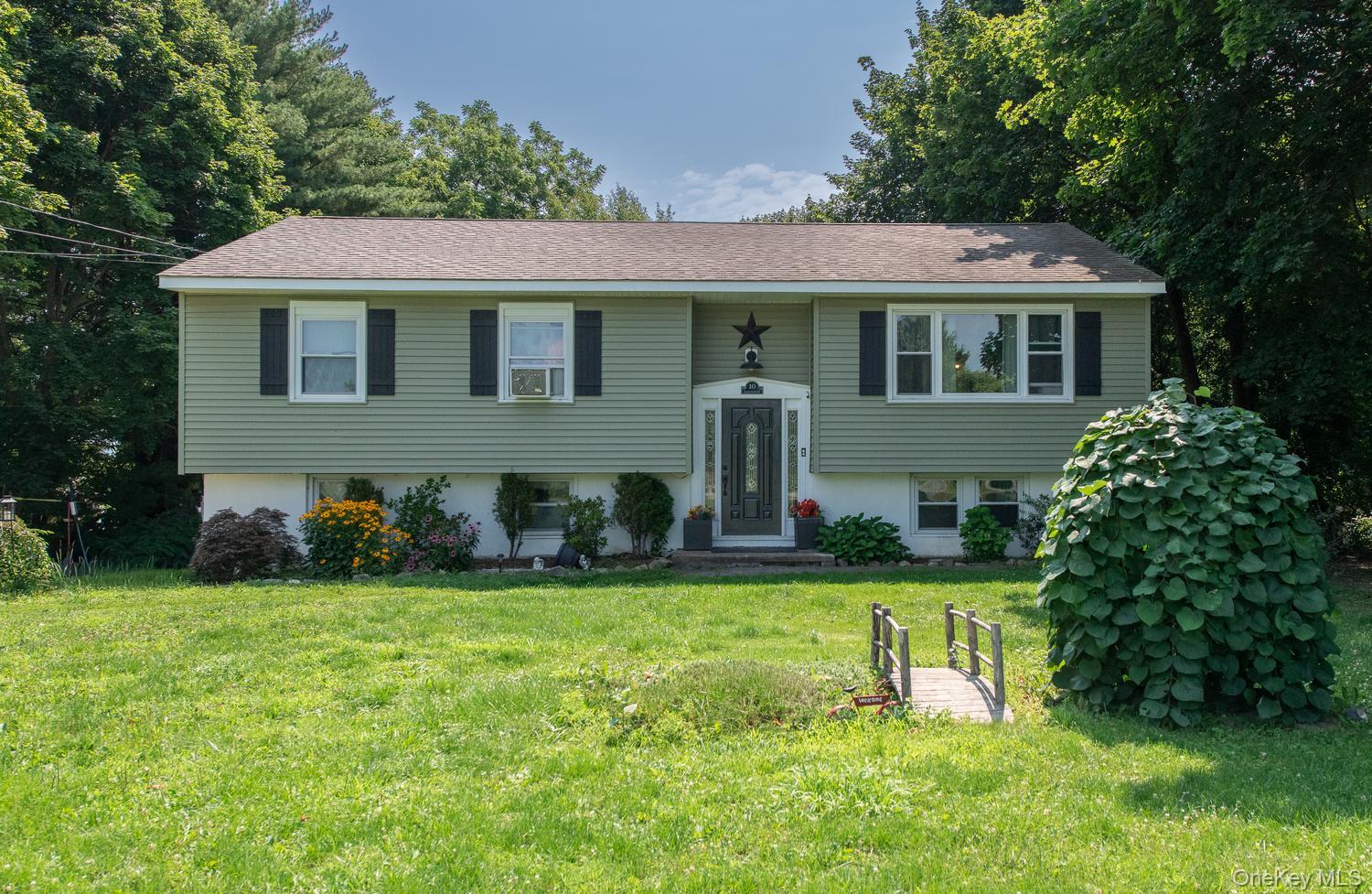 10 Lakeview Court – For Sale