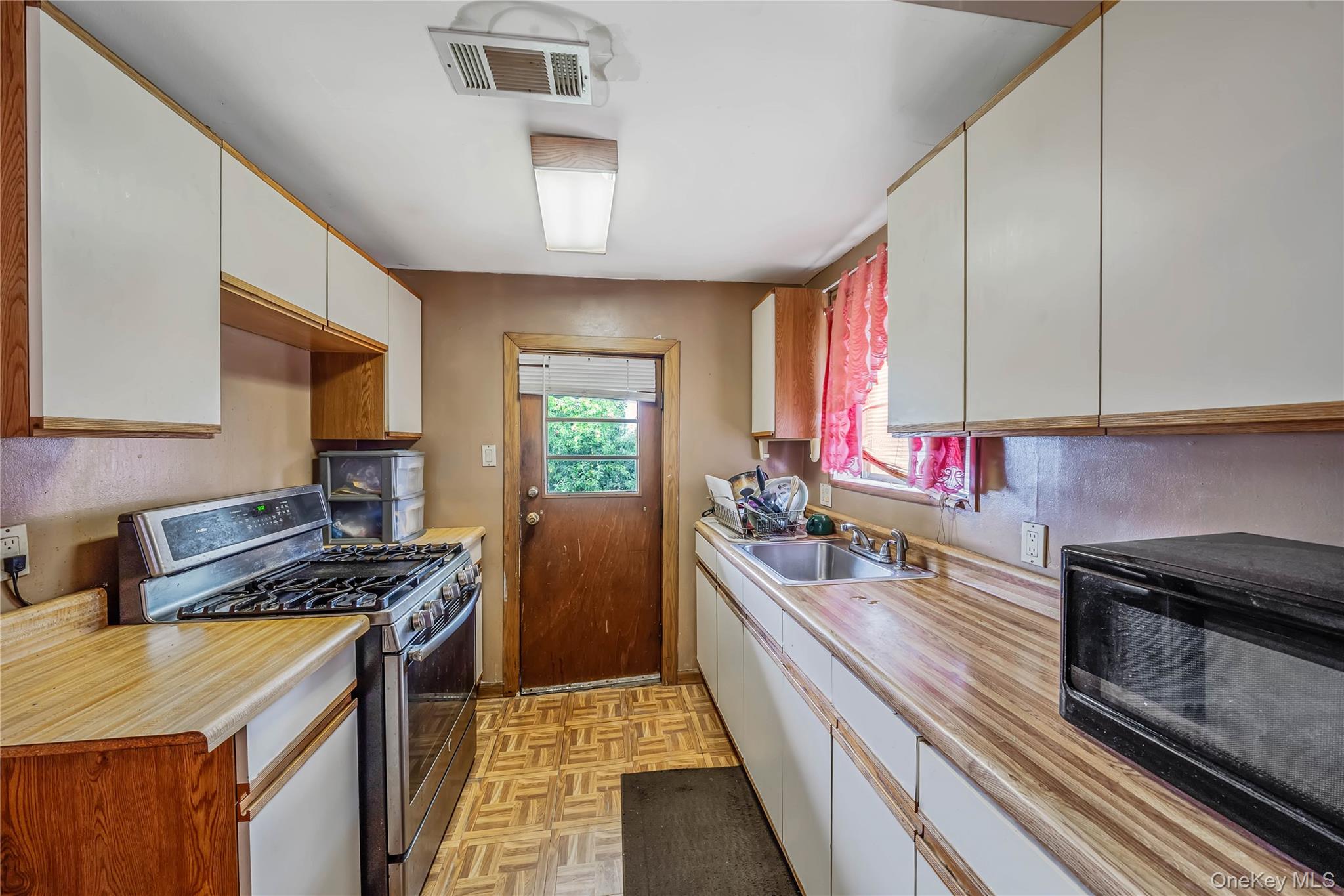 1360 News Avenue – For Sale photo 6