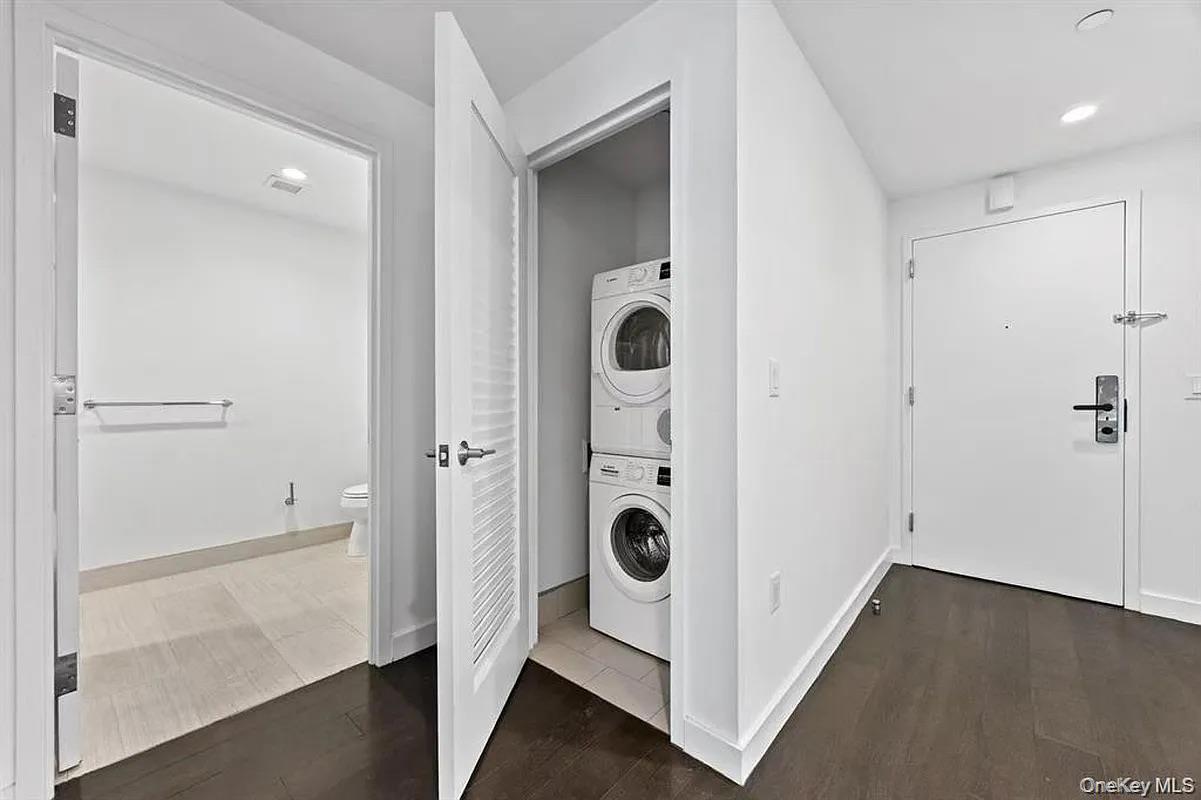 13103 40th Road, Unit 11D photo 2
