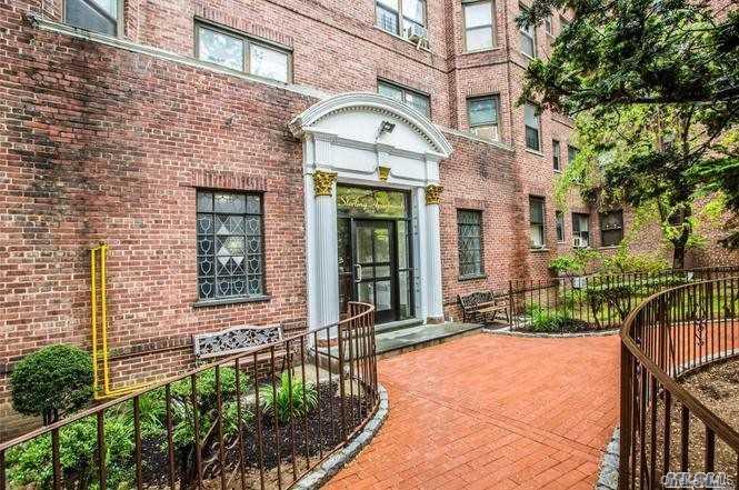 61-41 Saunders Street, Unit B57