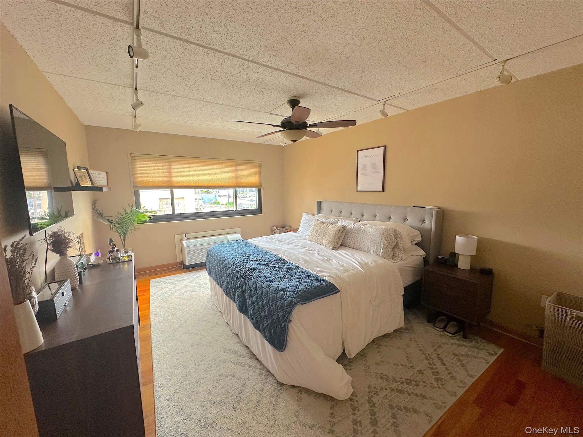725 Miller Avenue, Unit 220 photo 15